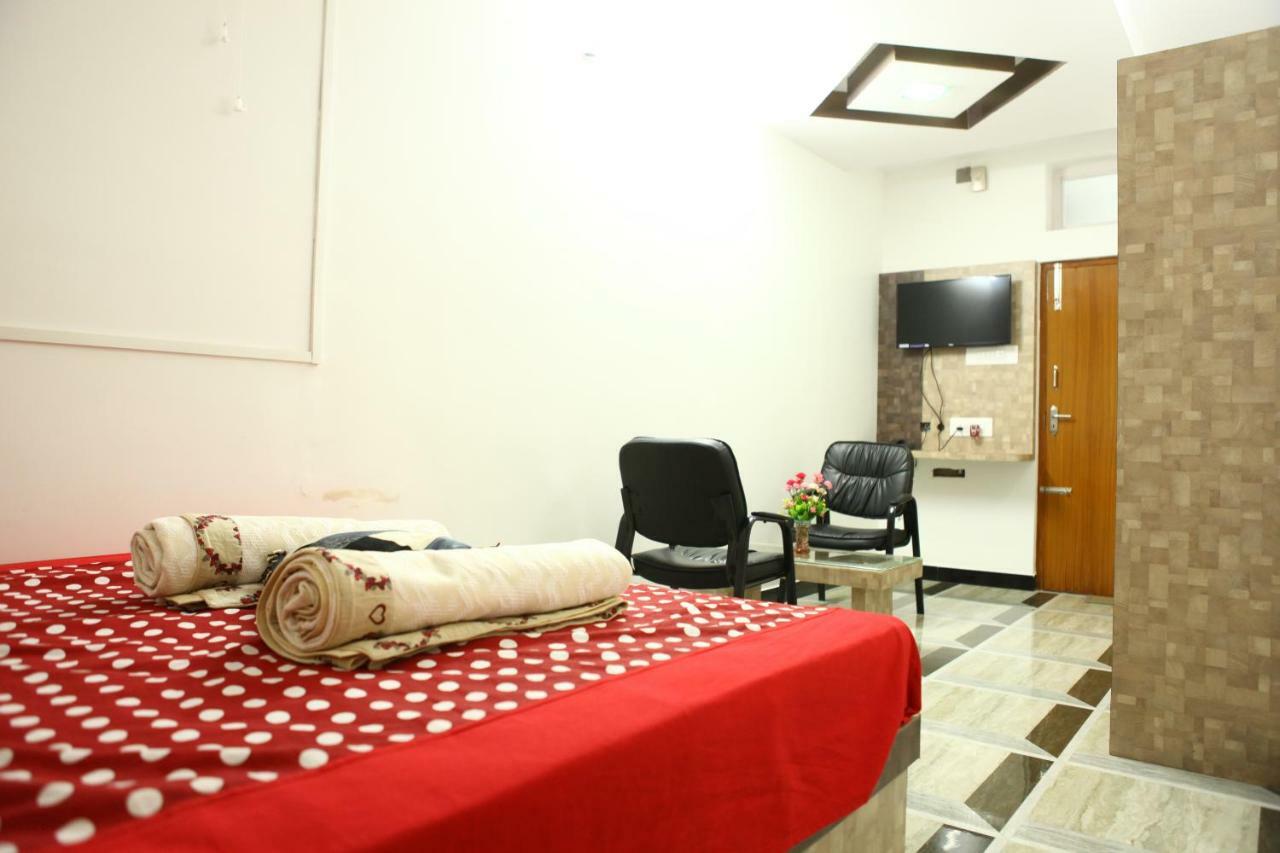 Cm Tower Hotel Udumalaippettai Exterior photo